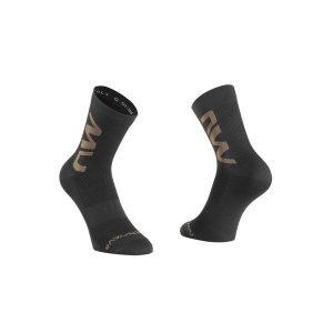 Skarpety rowerowe NORTHWAVE Extreme Air Mid czarny. Brązowe skarpetki Northwave, bez wzorów. Za 39,00 zł.