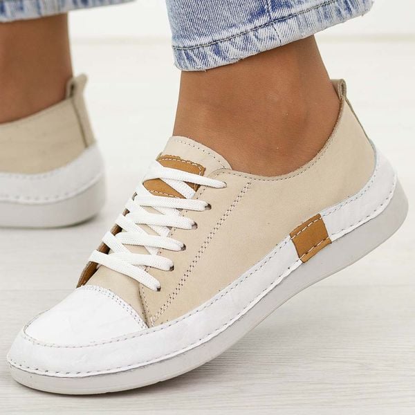 Beżowe skórzane półbuty damskie T.Sokolski 8260. Brązowe półbuty Sokolski, na jesień, bez wzorów, z jeansu, z okrągłym noskiem, bez obcasa, na płaskiej podeszwie, bez zapięcia. Za 299,00 zł.