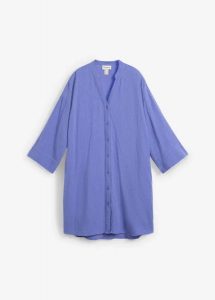 Sukienka koszulowa z muślinu. Fioletowe sukienki bonprix, bez wzorów, z bawełny, bez kołnierzyka, bez ramiączek, koszulowe. Za 59,99 zł.