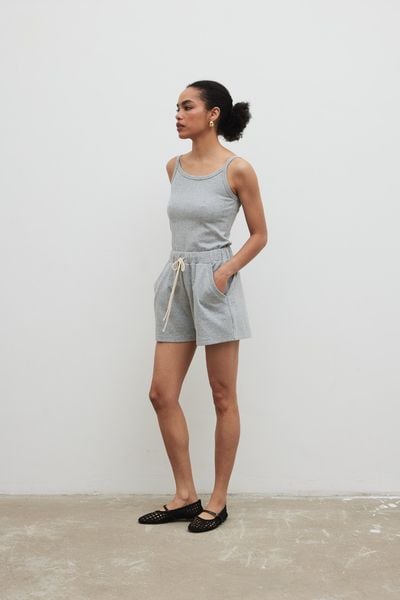 Top z delikatnej prążkowanej dzianiny w kolorze GREY MELANGE - RIVA. Szare topy Marsala, m, bez wzorów, z bawełny, bez kołnierzyka, bez ramiączek. Za 119,90 zł.