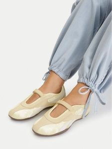 Reebok Baleriny CEOSS-ULTRA LO MARY JANE 100271637 Żółty jasny. Żółte balerinki Reebok, bez wzorów, z materiału, bez obcasa, bez zapięcia. Za 299,99 zł.