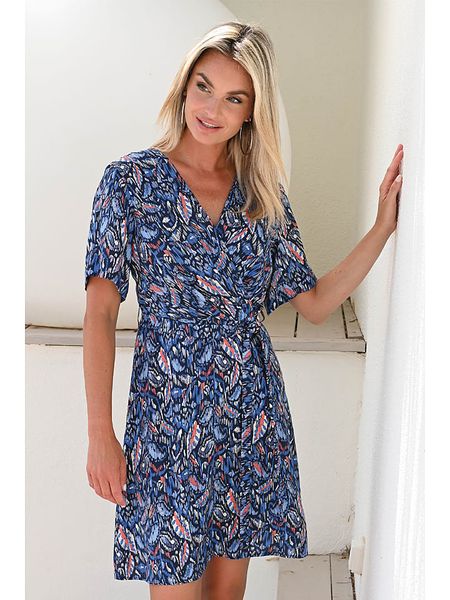 Bleu d'Azur Sukienka "Joko" w kolorze granatowym rozmiar: 40. Niebieskie sukienki Bleu d'Azur, w ażurowe wzory, z tkaniny, klasyczne, bez kołnierzyka, bez ramiączek, mini. Za 140,20 zł.