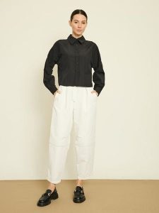 BGN Koszula w kolorze czarnym rozmiar: 36. Czarne koszule BGN, bez wzorów, bez kołnierzyka, bez ramiączek. Za 86,99 zł.