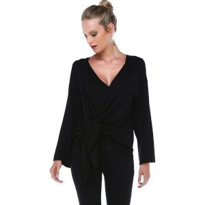 Kardigan w kolorze czarnym. Swetry oversize marki Quincey. W wyprzedaży za 149,95 zł.