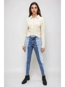 Monki Dżinsy - Tapered fit - w kolorze błękitno-niebieskim rozmiar: W33. Niebieskie jeansy Monki, z aplikacjami, z bawełny, z podwyższonym stanem. Za 64,45 zł.