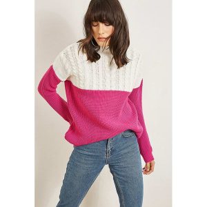 Sweter w kolorze różowym. Swetry oversize marki Lafaba. W wyprzedaży za 109,95 zł.