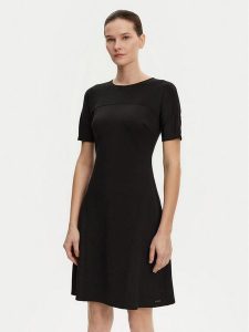 Calvin Klein Sukienka codzienna K20K208151 Czarny Regular Fit. Czarne kombinezony Calvin Klein, bez wzorów, z syntetyku, bez kołnierzyka, bez ramiączek. Za 379,99 zł.