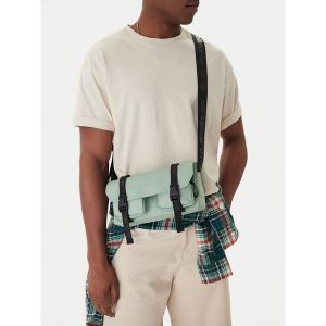 Saszetka Quiksilver. Zielone nerki i saszetki Quiksilver, bez wzorów. Za 129,99 zł.