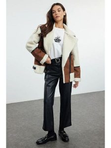 Trendyol Kurtka przejściowa w kolorze karmelowo-kremowym rozmiar: L. Brązowe kurtki Trendyol, l, bez wzorów, bez kaptura. Za 75,16 zł.