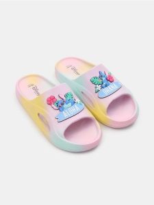 Klapki Lilo & Stitch - wielobarwny. Klapki Sinsay, bez wzorów, bez obcasa. Za 39,99 zł.