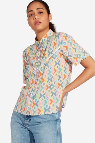 WRANGLER AZTEK SHIRT DAMSKA KOSZULA Z KRÓTKIM RĘKAWEM TANGERINE W5N2TIXUJ 112130263. Pomarańczowe koszule Wrangler, s, bez wzorów, bez kołnierzyka, bez ramiączek. Za 159,99 zł.