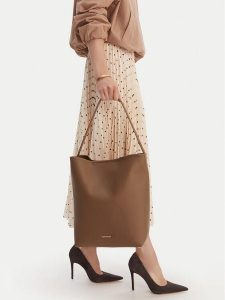 GINO ROSSI Torebka C-LDA8552 Brązowy. Brązowe torebki klasyczne Gino Rossi, bez wzorów, z materiału, bez dodatków. Za 229,99 zł.