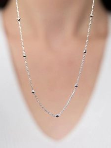 Miu Silver Srebrny naszyjnik z elementami ozdobnymi - dł. 42 cm rozmiar: onesize. Szare naszyjniki Miu Silver, srebrne. Za 82,64 zł.