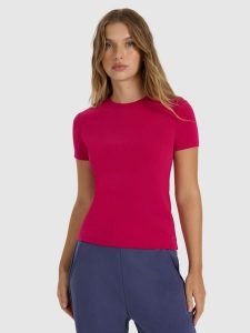 4F T-shirt z prążkowanej dzianiny z modalem damski - różowy XS. Czerwone t-shirty 4f, xs, bez wzorów, z dzianiny, bez kołnierzyka, bez ramiączek. W wyprzedaży za 69,99 zł.