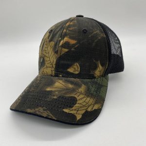 Czapka z daszkiem truckerka Camo Forest blend. Zielone czapki MAGROF, bez wzorów, sportowe. W wyprzedaży za 49,99 zł.