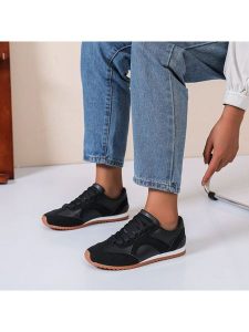 Lov'it Sneakersy w kolorze czarnym rozmiar: 40. Czarne trampki Lov'it, bez wzorów, bez zapięcia. Za 104,99 zł.