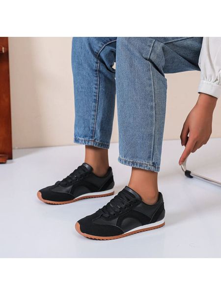 Lov'it Sneakersy w kolorze czarnym rozmiar: 40. Czarne trampki Lov'it, bez wzorów, bez zapięcia. Za 104,99 zł.