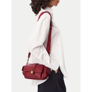 Torebka MEXX. Czerwone torebki klasyczne Mexx, bez wzorów, bez dodatków. Za 199,99 zł.