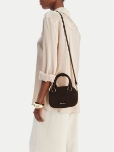 GINO ROSSI Torebka EO-LA224-19318 Brązowy. Brązowe kuferki Gino Rossi, bez wzorów, ze skóry, bez dodatków. Za 237,99 zł.