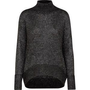 Sweter w kolorze czarnym. Czarne swetry klasyczne marki Review, z dzianiny. W wyprzedaży za 65,95 zł.