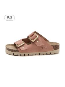 Teegu Skórzane klapki w kolorze jasnoróżowym rozmiar: 38. Różowe klapki teegu, bez wzorów, z otwartym noskiem, bez obcasa. Za 195,99 zł.