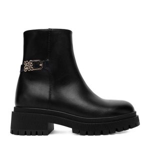 Botki Nine West. Czarne botki Nine West, bez wzorów, bez obcasa, na płaskiej podeszwie, bez zapięcia. Za 279,99 zł.