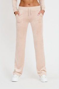 JUICY COUTURE Beżowe spodnie Del Ray Pocket. Brązowe spodnie dresowe Juicy Couture, s, bez wzorów, z dresówki. W wyprzedaży za 229,99 zł.