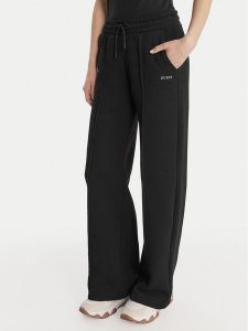 Guess Spodnie dresowe V6RB17 K9V31 Czarny Regular Fit. Czarne spodnie dresowe Guess, m, z aplikacjami, z bawełny. Za 349,99 zł.