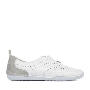 Półbuty Rieker. Białe półbuty Rieker, bez wzorów, bez obcasa, na płaskiej podeszwie, bez zapięcia. Za 319,99 zł.