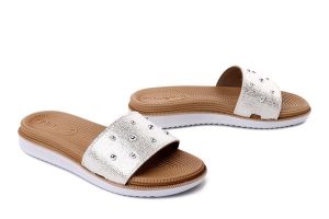 Inblu PR-02 001 Biały, klapki damskie. Białe klapki Inblu, bez wzorów, bez obcasa. Za 83,99 zł.