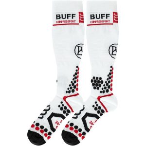 Skarpety BUFF KIRYL KNEE-LENGHT SOCKS WHITES-WHITE-S. Białe skarpetki Buff, bez wzorów. W wyprzedaży za 124,90 zł.