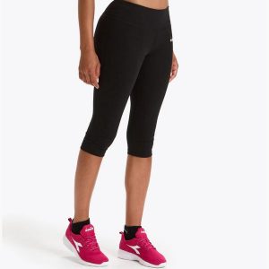 Legginsy damskie DIADORA L. 3/4 TIGHTS BE ONE. Czarne legginsy Diadora, bez wzorów. Za 39,99 zł.