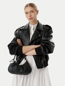 Calvin Klein Torebka Engraved Hw LV04F3554G Czarny. Czarne torebki klasyczne Calvin Klein, bez wzorów, ze skóry, bez dodatków. Za 369,99 zł.