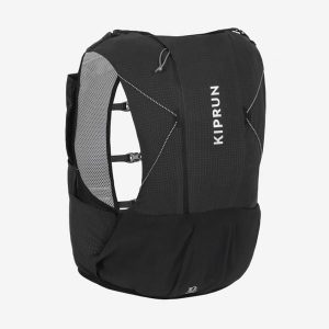 Plecak do biegania w terenie unisex Kiprun 900 10 litrów z bukłakiem 1 l. Czarne plecaki KIPRUN. Za 299,99 zł.