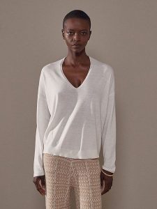 Rodier Sweter w kolorze białym rozmiar: M. Białe swetry oversize Rodier, m, bez wzorów, ze splotem, bez ramiączek. Za 162,87 zł.
