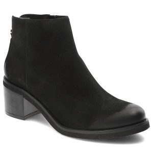 Czarne Botki Nessi Eleganckie Obuwie Damskie Na Obcasie. Czarne botki Nessi, bez wzorów, z materiału, bez obcasa, na obcasie, bez zapięcia. Za 429,00 zł.