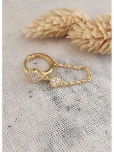 Miu Silver Pozłacany kolczyk z cyrkoniami rozmiar: onesize. Szare kolczyki Miu Silver, z cyrkonią, pozłacane. Za 126,15 zł.