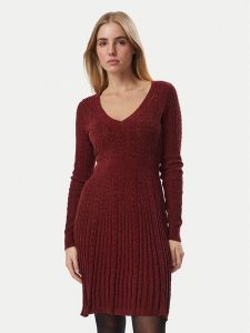 Guess Sukienka dzianinowa W6BK31 Z1443 Bordowy Regular Fit. Czerwone kombinezony Guess, xs, z aplikacjami, z dzianiny, bez kołnierzyka, bez ramiączek. Za 445,99 zł.