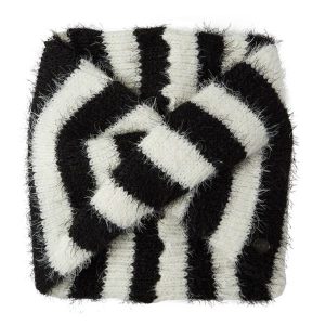 Szalik zimowy damski O'neill Ann Tube Scarf. Czarne szaliki O'Neill, na zimę, bez wzorów, z tkaniny. Za 76,49 zł.