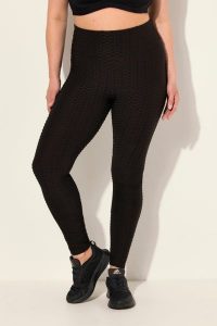 Damskie Legginsy sportowe z fakturą wysoka stan szeroki elastyczny pas. Czarne legginsy Ulla Popken, bez wzorów, z elastanu, z podwyższonym stanem. Za 239,99 zł.