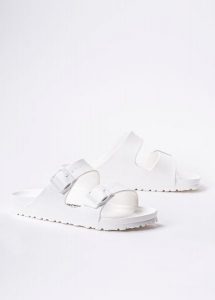 Birkenstock Arizona Essentials Klapki damskie białe. Białe klapki Birkenstock, bez wzorów, bez obcasa. Za 229,99 zł.