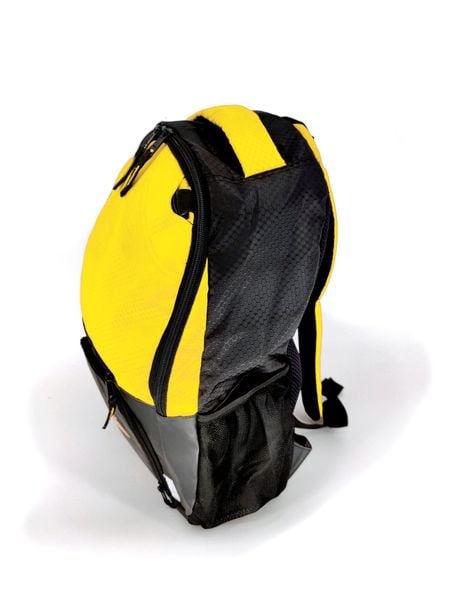 Torba sportowa ekologiczna Pelota - wodoodporna - żółto-czarna. Żółte torby podróżne i sportowe POWER SHOT, bez wzorów, z materiału, duże. Za 137,56 zł.