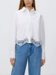 Koszula z ażurowym dołem - biały. Białe koszule Reserved, l, w ażurowe wzory, z bawełny, bez kołnierzyka, bez ramiączek. Za 139,99 zł.