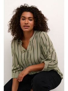 KAFFE curve Bluzka "Sida" w kolorze khaki rozmiar: 44. Brązowe bluzki KAFFE curve, s, bez wzorów, z wiskozy, klasyczne, bez kołnierzyka, bez ramiączek. Za 104,99 zł.