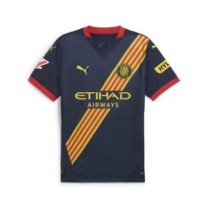 Młodzieżowa koszulka wyjazdowa Girona FC 24/25 PUMA Club Navy Pelé Yellow Blue. Niebieskia bluzki Puma, m, bez wzorów, młodzieżowe, bez kołnierzyka, bez ramiączek. W wyprzedaży za 235,05 zł.