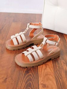 Sixth Sens Sandały w kolorze kremowym rozmiar: 41. Brązowe sandały Sixth Sens, bez wzorów, z otwartym noskiem, bez obcasa, bez zapięcia. Za 100,99 zł.