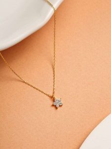 Lodie Silver Srebrny naszyjnik z zawieszką rozmiar: onesize. Szare naszyjniki Lodie Silver, z cyrkonią, srebrne. Za 52,99 zł.