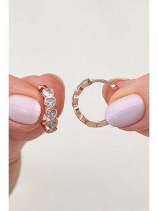 Lodie Silver Srebrne kolczyki-kreole z cyrkoniami rozmiar: onesize. Szare kolczyki Lodie Silver, z cyrkonią, srebrne. Za 113,10 zł.