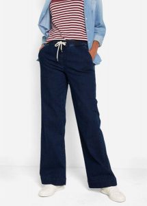 Jeansy wide leg, mid waist, z wygodnym pasem. Niebieskie jeansy bonprix, bez wzorów, z jeansu. Za 124,99 zł.