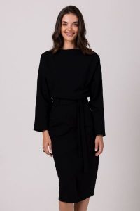 Dzianinowa Sukienka Midi z Paskiem - Czarna. Czarne sukienki MOE, l, bez wzorów, z bawełny, bez kołnierzyka, bez ramiączek, midi. Za 384,90 zł.